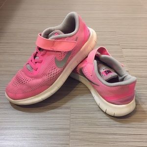Girls Nike tennis shoes